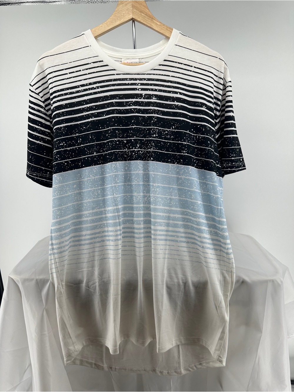 NWT Lularoe short sleeve hi low shirt